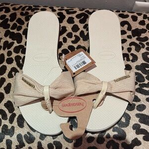 Havaianas Flip-Flop Beige sparkle bow NWT $42 9